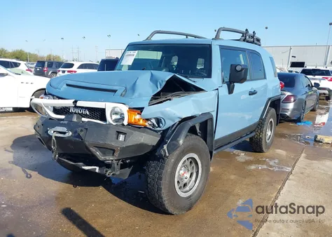 2014 Toyota Fj Cruiser z USA, uszkodzony, nr VIN JTEBU4BF3EK198280